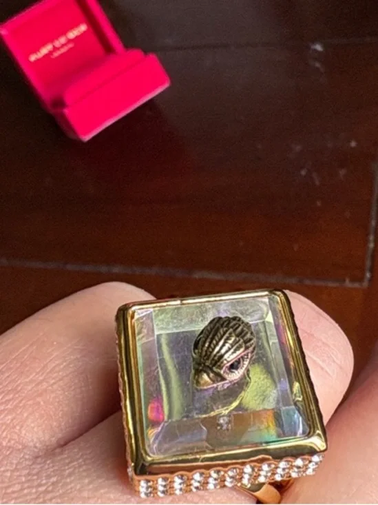 Kurt Geiger all crystal ring in a size 8 very sparkly &shinny crystals all over - Picture 8 of 16